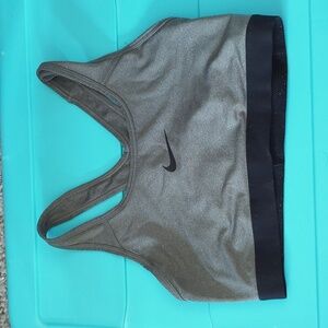 Nike sports bra size medium